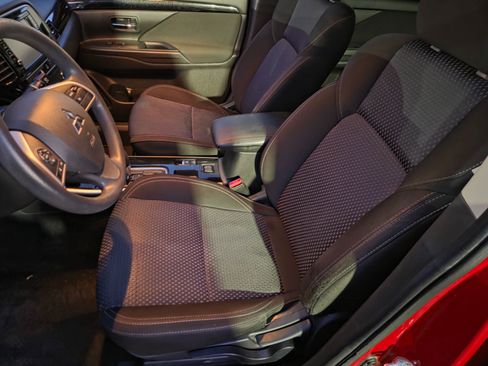 Used 2019 Mitsubishi Outlander ES FWD image 6
