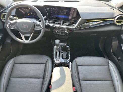 Used 2025 Chevrolet Trax ACTIV w/ Sunroof Package image 12