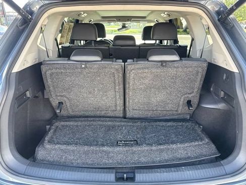 Used 2022 Volkswagen Tiguan SE w/ Panoramic Sunroof Package FWD image 18