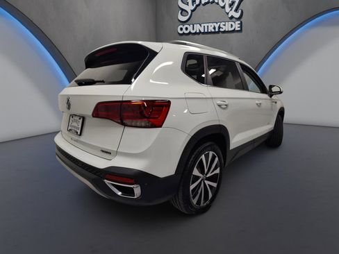 Certified 2023 Volkswagen Taos SE w/ Panoramic Sunroof Package image 11