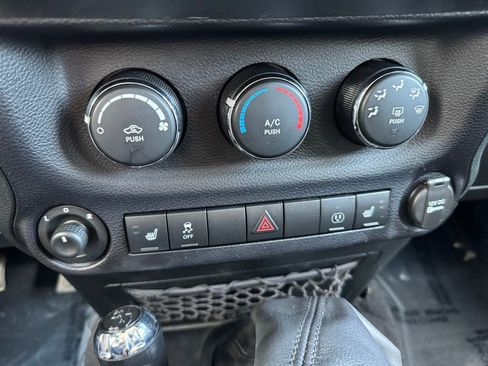 Used 2015 Jeep Wrangler Unlimited Rubicon AWD/4WD image 10