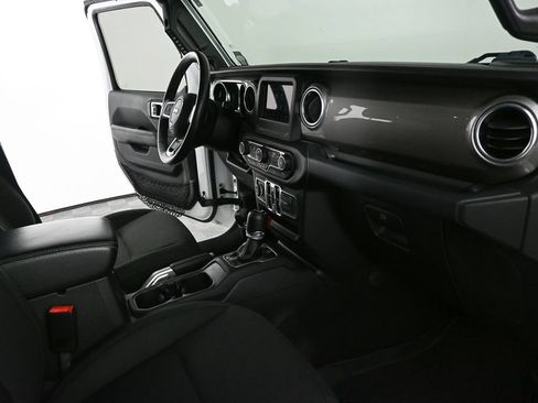 Used 2018 Jeep Wrangler Unlimited Sahara AWD/4WD image 22
