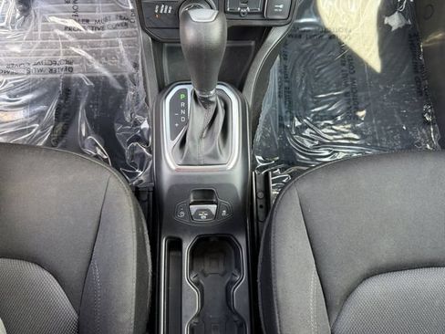 Used 2023 Jeep Renegade Latitude AWD/4WD image 21