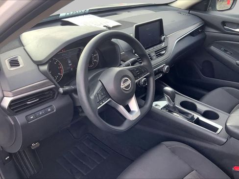 Used 2025 Nissan Altima 2.5 SV FWD image 18