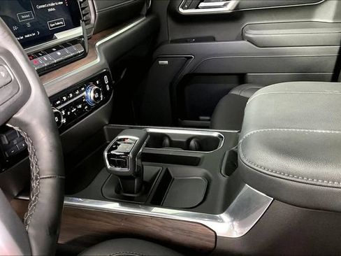Used 2025 GMC Sierra 1500 SLT w/ SLT Premium Plus Package AWD/4WD image 18