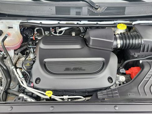 Used 2024 Chrysler Pacifica Limited FWD image 30