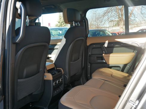 Used 2025 Land Rover Defender 110 V8 image 16