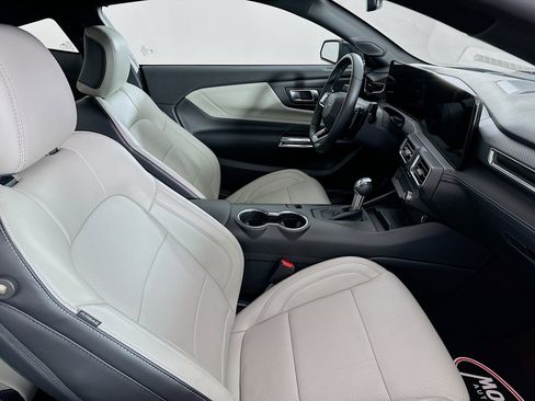 Used 2024 Ford Mustang GT Premium image 32