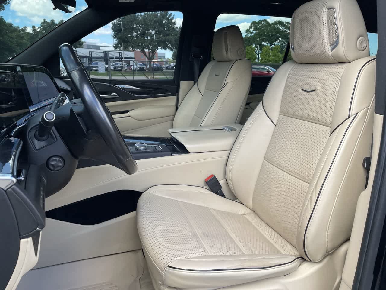 Used 2021 Cadillac Escalade ESV Premium Luxury AWD/4WD image 12