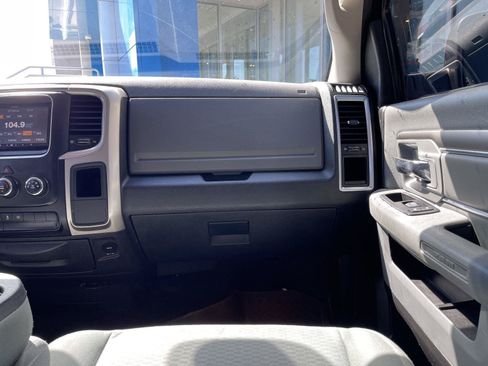 Used 2015 RAM 1500 Classic SLT AWD/4WD image 25