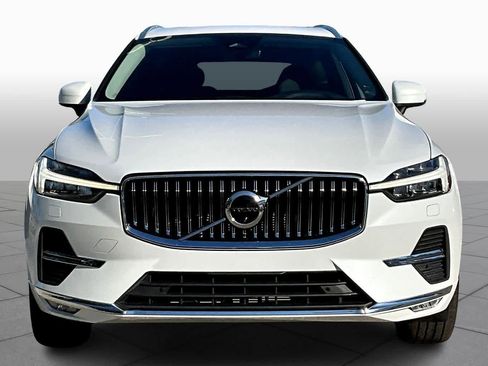 Used 2023 Volvo XC60 B5 Plus w/ Climate Package image 3