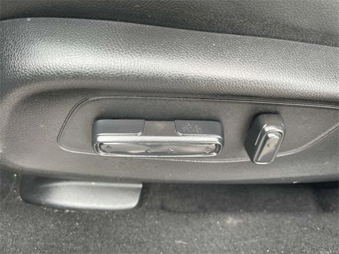 Used 2023 Honda HR-V EX-L image 17