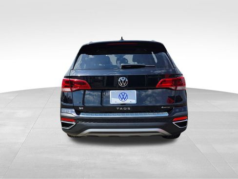 Certified 2022 Volkswagen Taos SE w/ Panoramic Sunroof Package image 6