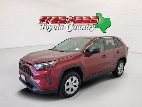 Used 2025 Toyota RAV4 LE AWD/4WD image 1