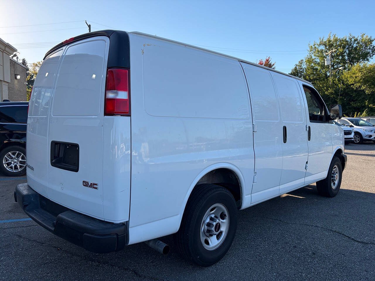 Used 2025 GMC Savana 2500 RWD image 5