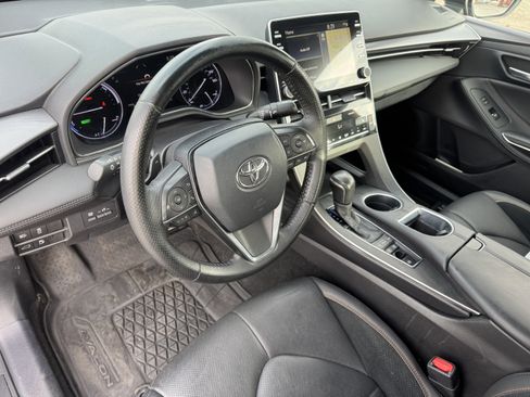 Used 2022 Toyota Avalon XSE image 12