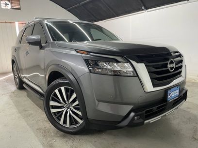 Used 2022 Nissan Pathfinder Platinum w/ Lighting Package (N93)
