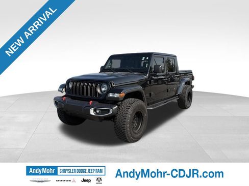 Used 2024 Jeep Gladiator Sport AWD/4WD image 3