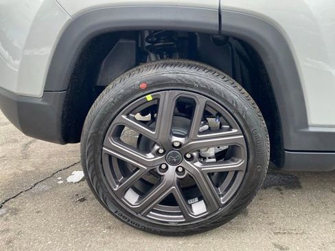 New 2026 Jeep Compass Latitude w/ Sun and Sound Group image 18