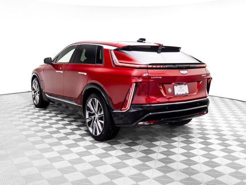 Used 2025 Cadillac Lyriq Luxury w/ LPO, Floor Liner Package AWD/4WD image 3
