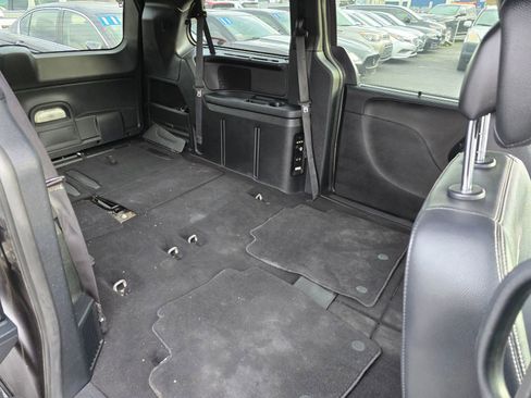 Used 2016 Chrysler Town & Country S w/ Driver Convenience Group image 15