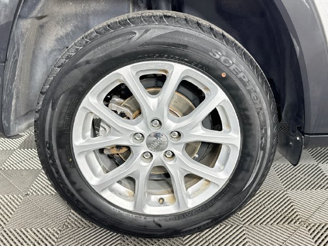 Used 2018 Jeep Cherokee Latitude FWD image 29