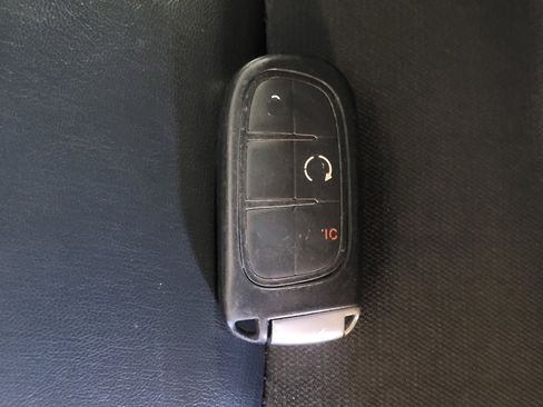 Used 2019 Jeep Cherokee Latitude Plus image 32