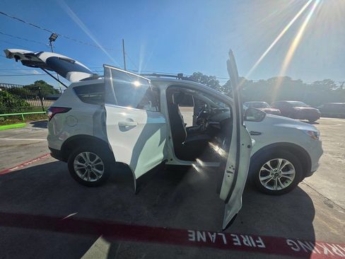 Used 2018 Ford Escape SE w/ SE Sync 3 Package AWD/4WD image 31