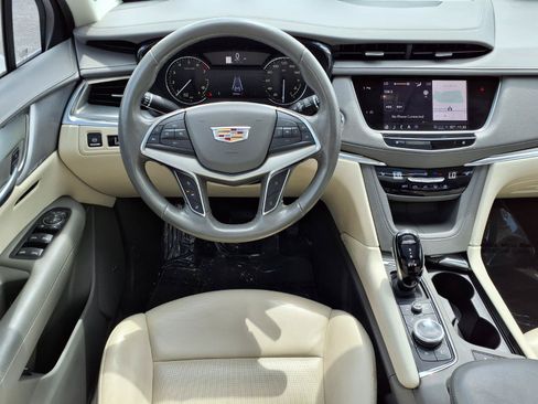 Used 2023 Cadillac XT5 Premium Luxury FWD image 3