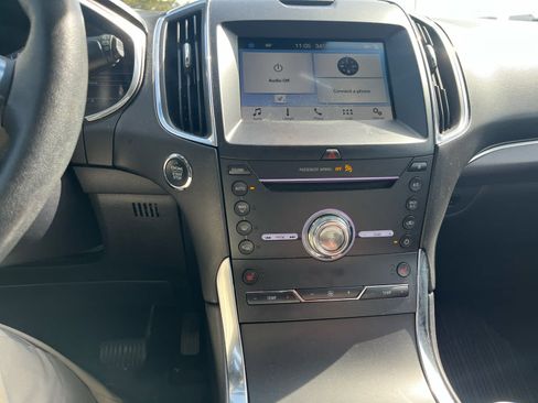 Used 2019 Ford Edge Titanium w/ Cold Weather Package image 10