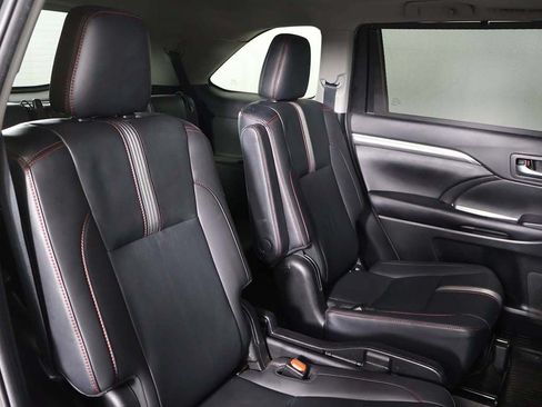 Used 2019 Toyota Highlander SE AWD/4WD image 32