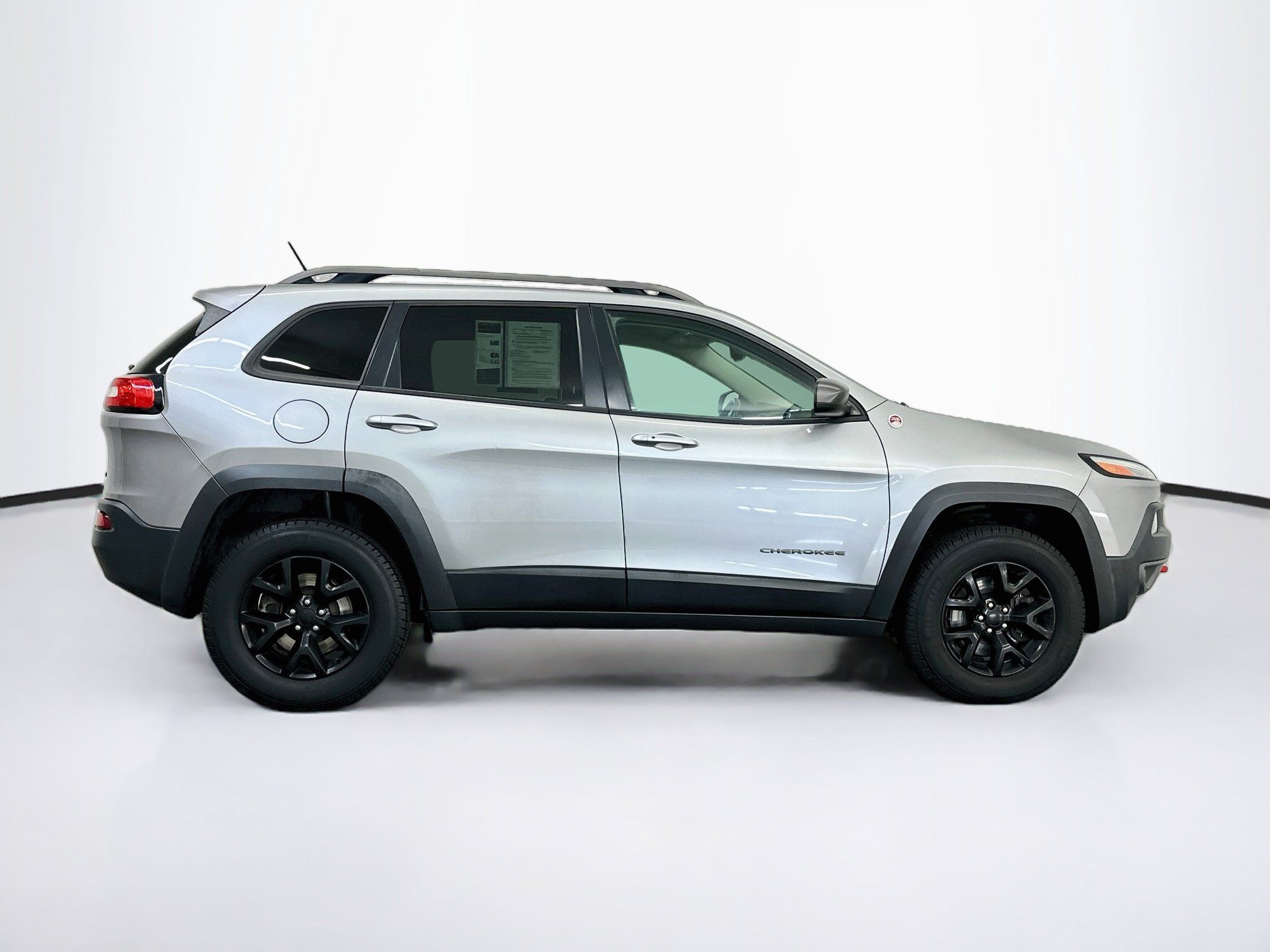 Used 2015 Jeep Cherokee Trailhawk w/ Comfort/Convenience Group AWD/4WD image 10