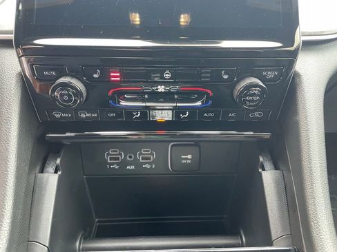 New 2025 Jeep Grand Cherokee L Limited w/ Black Appearance Package image 15