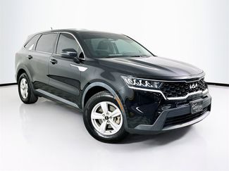 Used 2023 Kia Sorento LX image 1