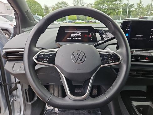 Used 2022 Volkswagen ID.4 Pro image 17