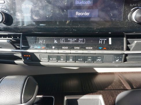 Used 2021 Toyota Sienna XLE image 13