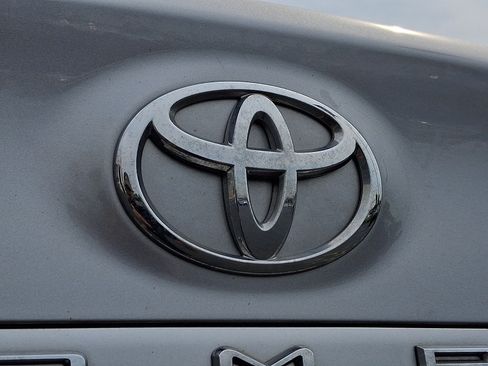 Used 2018 Toyota Camry FWD image 29