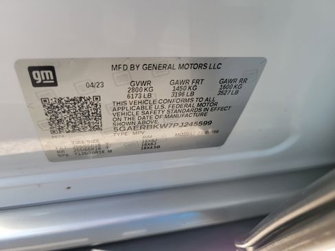 Used 2023 Buick Enclave Essence image 32