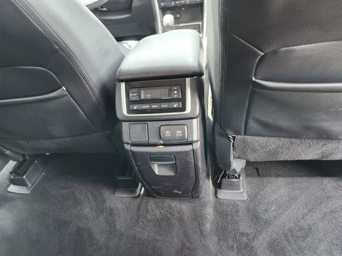 Used 2022 Subaru Ascent Limited AWD/4WD image 22