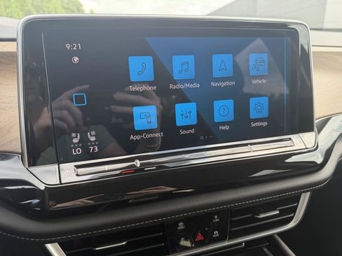 Used 2025 Volkswagen Atlas SE FWD image 11