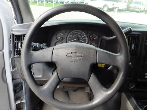 Used 2007 Chevrolet Express 3500 Extended Passenger RWD image 6