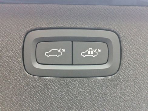 New 2026 Volvo XC90 B6 Ultra w/ Protection Package image 24