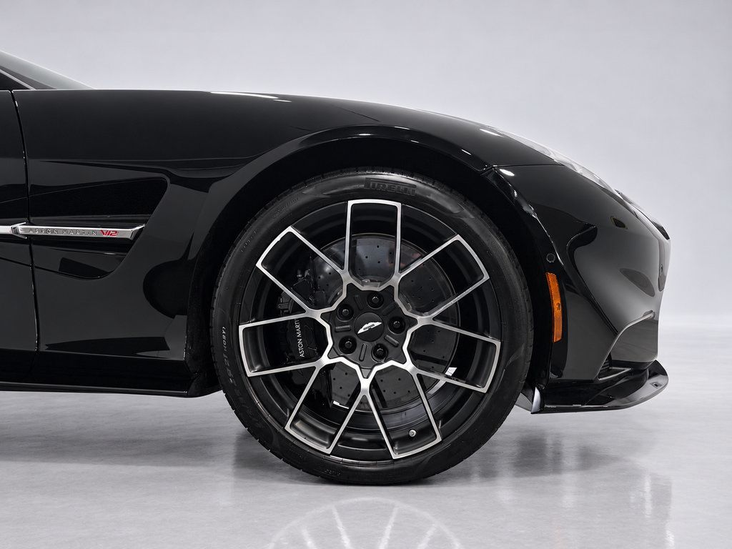 Used 2026 Aston Martin Vanquish Convertible RWD image 4
