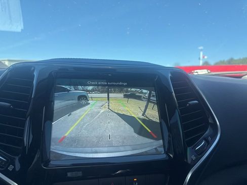 Used 2022 Jeep Cherokee Limited image 21