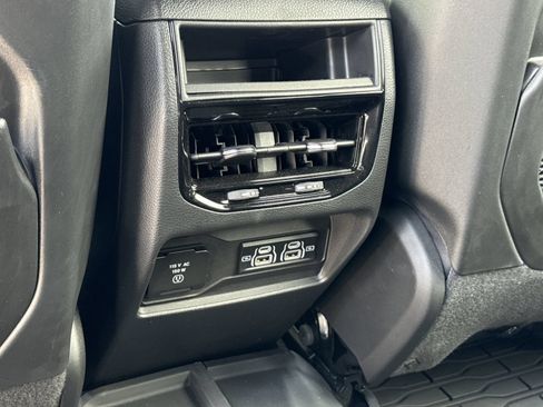 Used 2024 Jeep Grand Cherokee Laredo X w/ Luxury Tech Group I AWD/4WD image 11