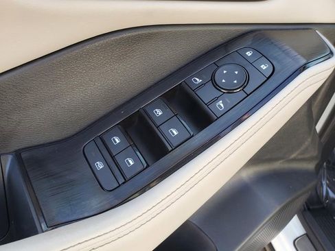 Certified 2022 Nissan Rogue SV w/ SV Premium Package image 16