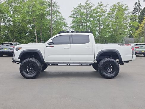 Used 2021 Toyota Tacoma TRD Off-Road w/ Technology Package AWD/4WD image 6
