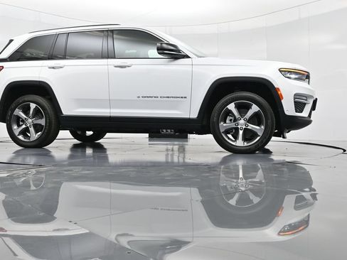 Used 2025 Jeep Grand Cherokee Limited 4xe w/ Luxury Tech Group II AWD/4WD image 36