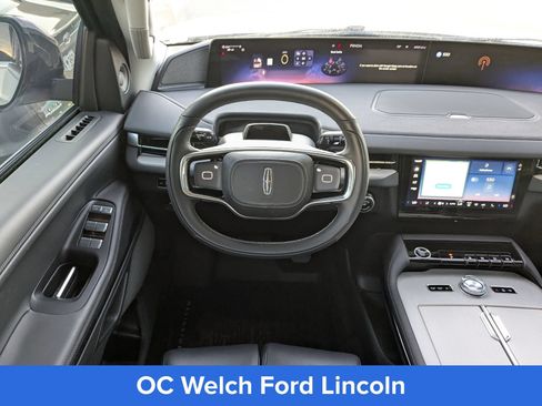 Certified 2025 Lincoln Navigator Reserve AWD/4WD image 18