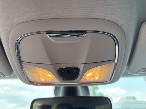 Used 2020 Jeep Cherokee Limited image 45